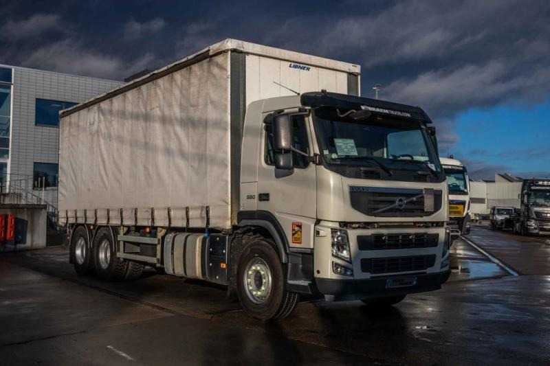 Volvo FM 330-6x2-E5+10 pneus/tires+INTARDER - Curtain side truck: picture 2 Volvo FM 330-6x2-E5+10 pneus/tires+INTARDER - Curtain side truck: picture 2