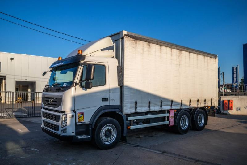 Volvo FM330-6X2+E5 (10pneus/tires) - Curtain side truck: picture 1 Volvo FM330-6X2+E5 (10pneus/tires) - Curtain side truck: picture 1