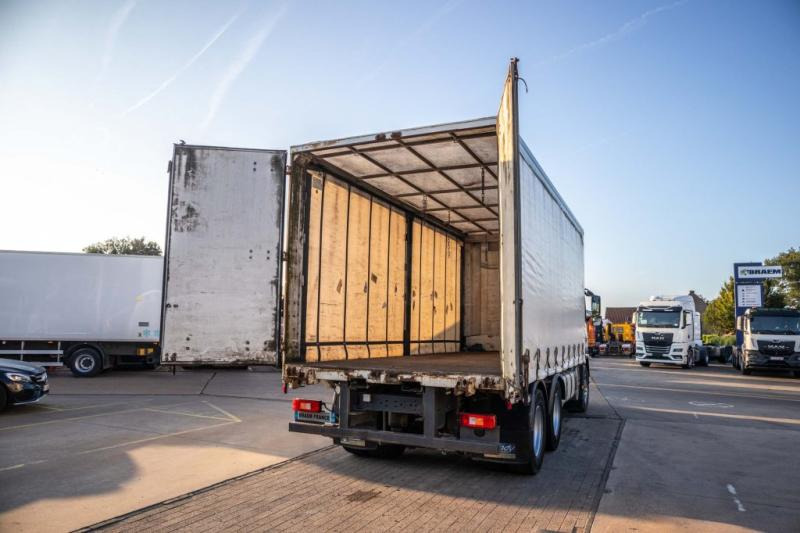 Volvo FM330-6X2+E5 (10pneus/tires) - Curtain side truck: picture 5 Volvo FM330-6X2+E5 (10pneus/tires) - Curtain side truck: picture 5