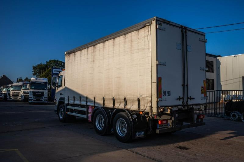 Volvo FM330-6X2+E5 (10pneus/tires) - Curtain side truck: picture 4 Volvo FM330-6X2+E5 (10pneus/tires) - Curtain side truck: picture 4