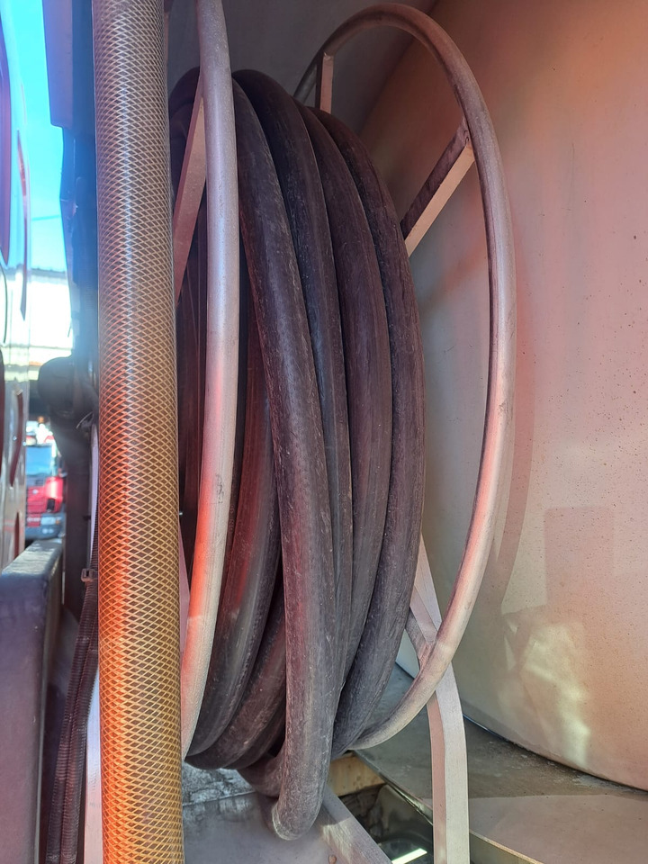 RENAULT MIDLUM 270 - Tanker truck: picture 3 RENAULT MIDLUM 270 - Tanker truck: picture 3