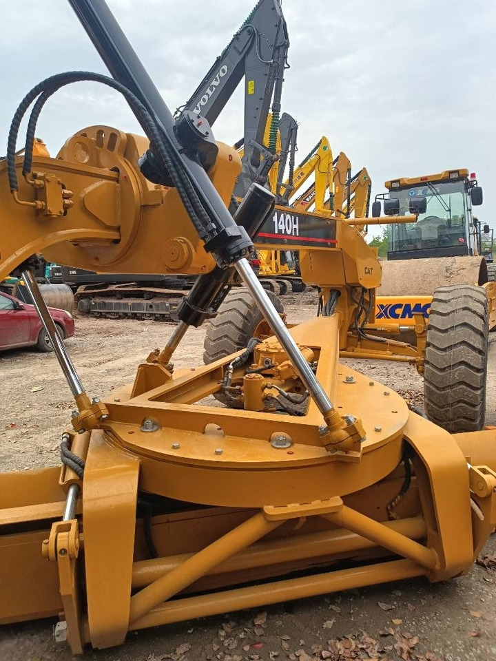 Crawler excavator CAT 140: picture 7