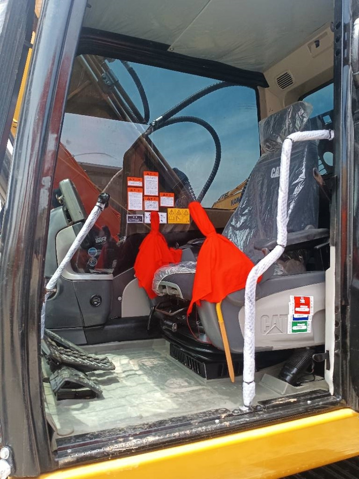 CAT 320D2 - Crawler excavator: picture 3 CAT 320D2 - Crawler excavator: picture 3