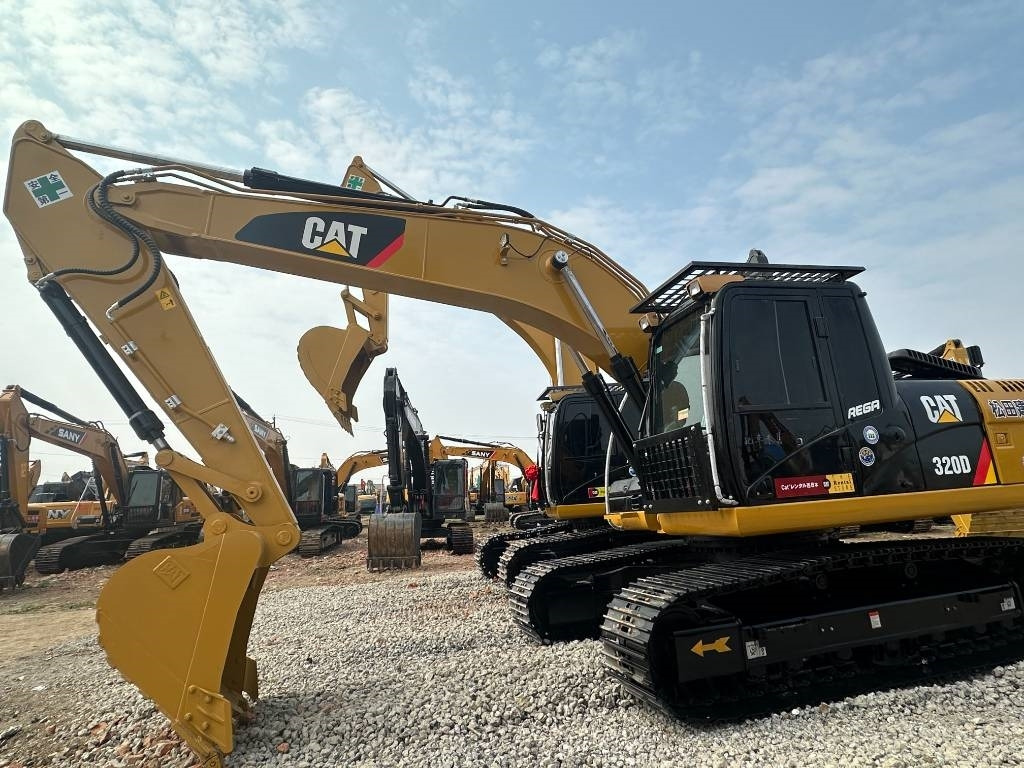 CAT 320D2 - Crawler excavator: picture 2 CAT 320D2 - Crawler excavator: picture 2