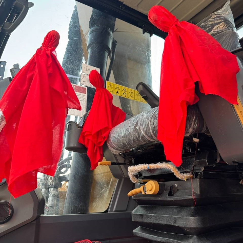 CAT 323 - Crawler excavator: picture 5 CAT 323 - Crawler excavator: picture 5