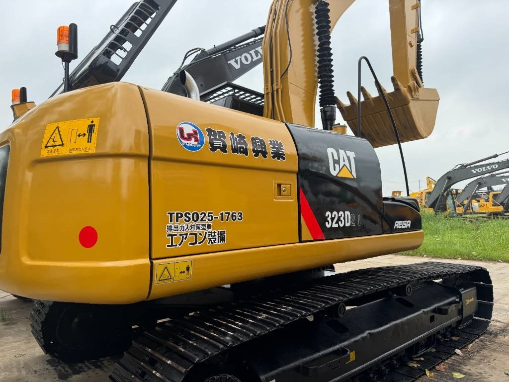 CAT 323D2 - Crawler excavator: picture 4 CAT 323D2 - Crawler excavator: picture 4