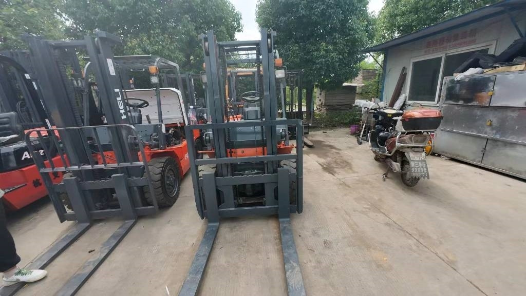 Heli CPC 30 - Diesel forklift: picture 2 Heli CPC 30 - Diesel forklift: picture 2