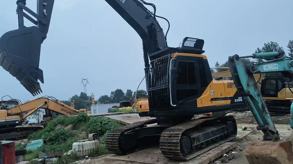 Hyundai HX 220 - Crawler excavator: picture 5 Hyundai HX 220 - Crawler excavator: picture 5