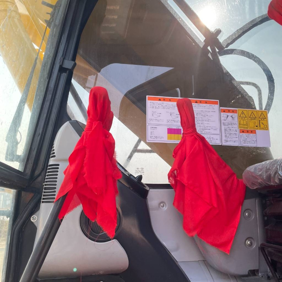 Komatsu PC 200 - Crawler excavator: picture 3 Komatsu PC 200 - Crawler excavator: picture 3