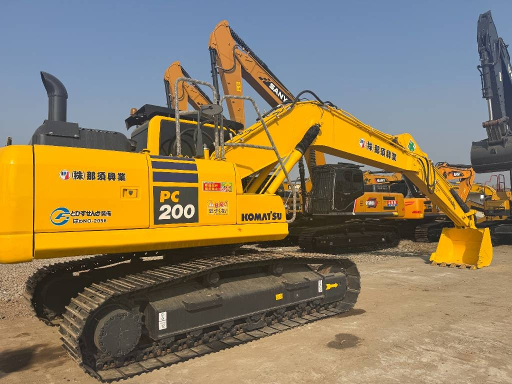Komatsu PC 200 - Crawler excavator: picture 1 Komatsu PC 200 - Crawler excavator: picture 1