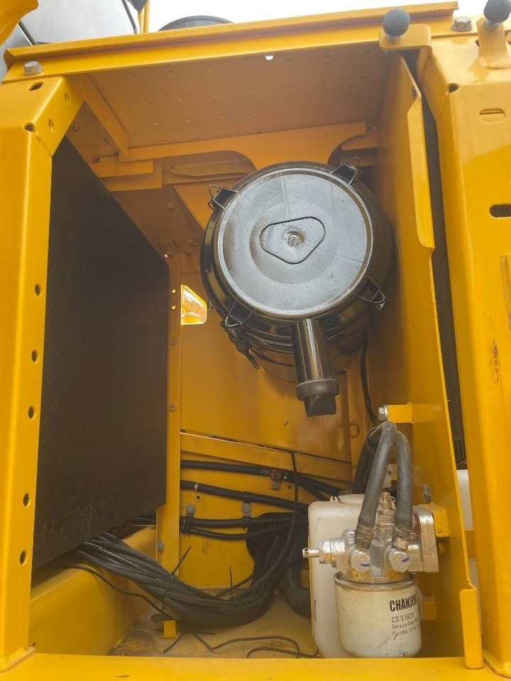 Komatsu PC 220 - Crawler excavator: picture 4 Komatsu PC 220 - Crawler excavator: picture 4