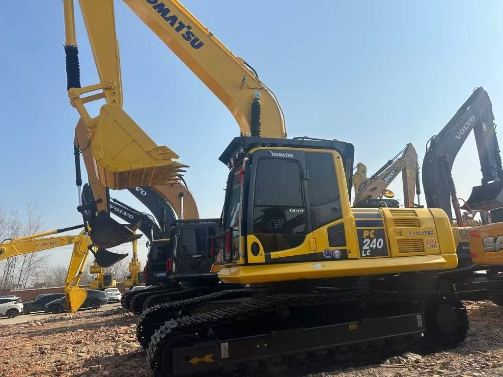 Komatsu PC 240 - Crawler excavator: picture 2 Komatsu PC 240 - Crawler excavator: picture 2