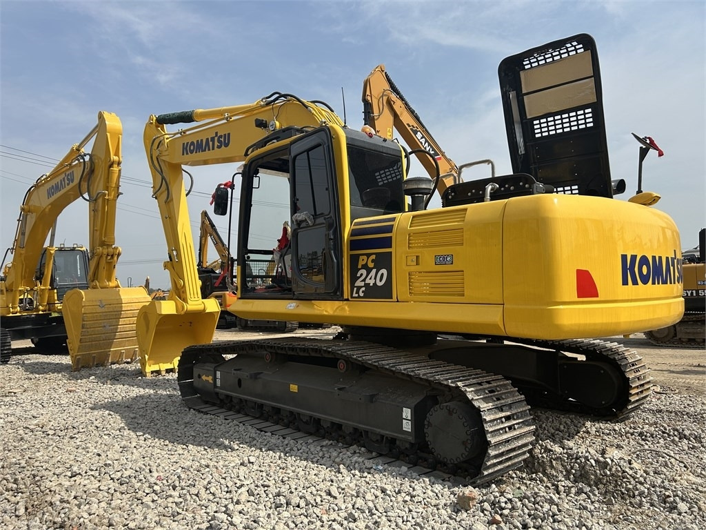Komatsu PC240 - Crawler excavator: picture 2 Komatsu PC240 - Crawler excavator: picture 2