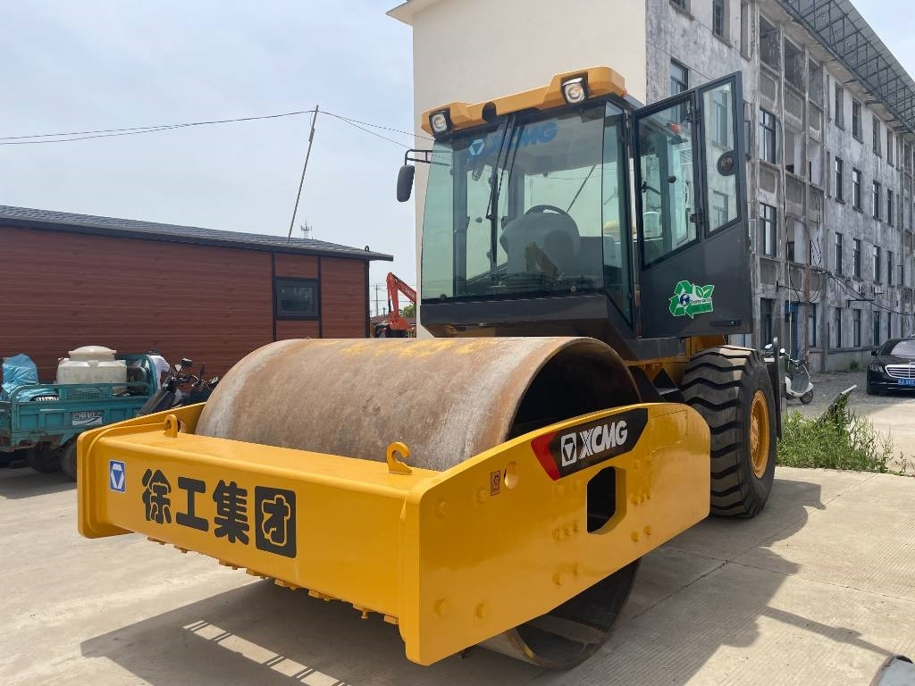 Compactor XCMG XS 223 J: picture 7 Compactor XCMG XS 223 J: picture 7