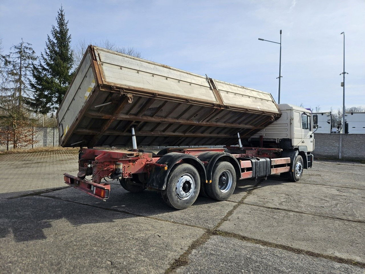 MAN 26.403 - Tipper: picture 2 MAN 26.403 - Tipper: picture 2