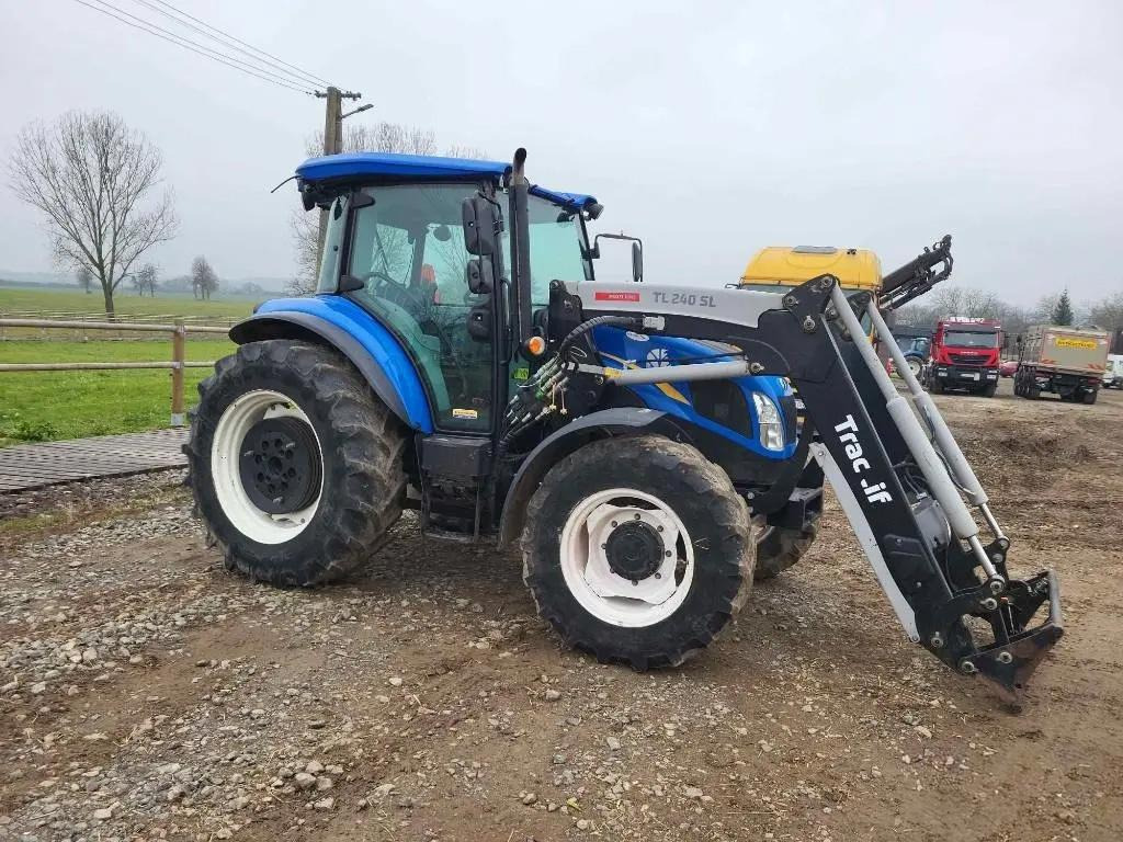 New Holand TD, 5.95, + Trac Lift TL 240 SL - Farm tractor: picture 2 New Holand TD, 5.95, + Trac Lift TL 240 SL - Farm tractor: picture 2