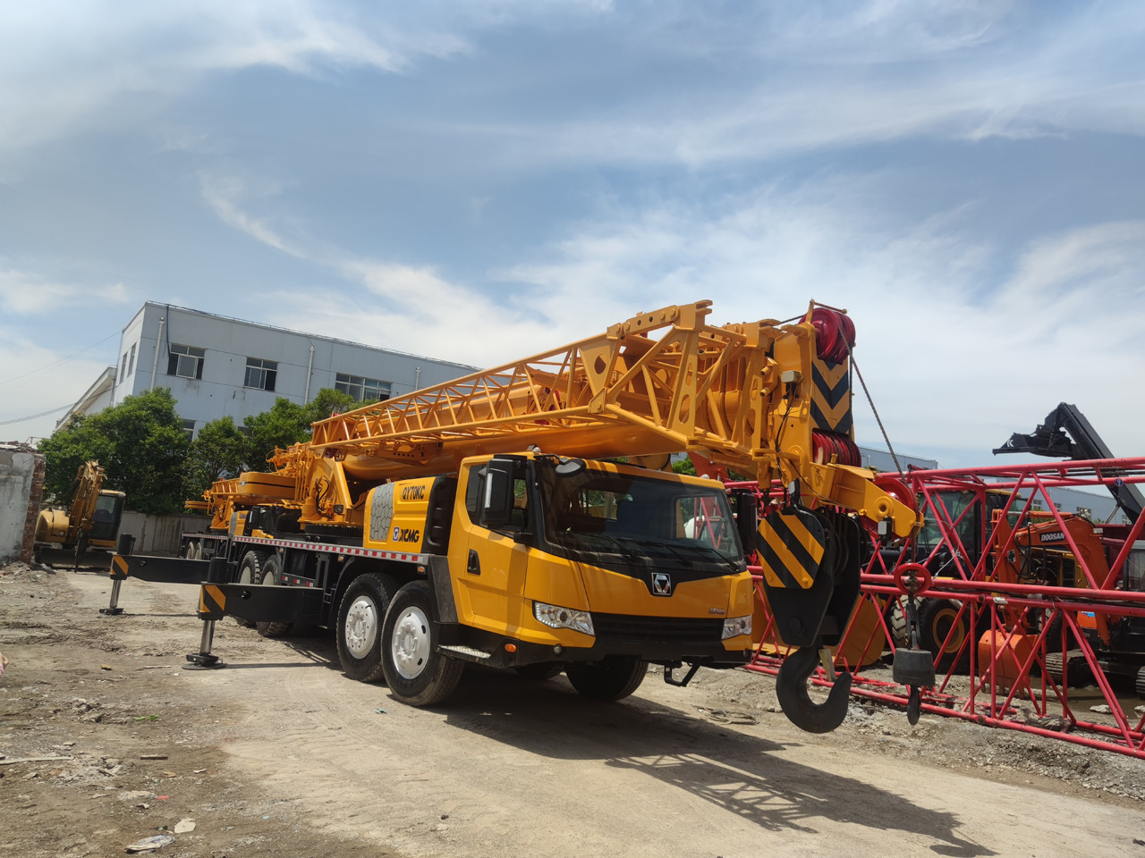 XCMG QY70K - All terrain crane: picture 3 XCMG QY70K - All terrain crane: picture 3