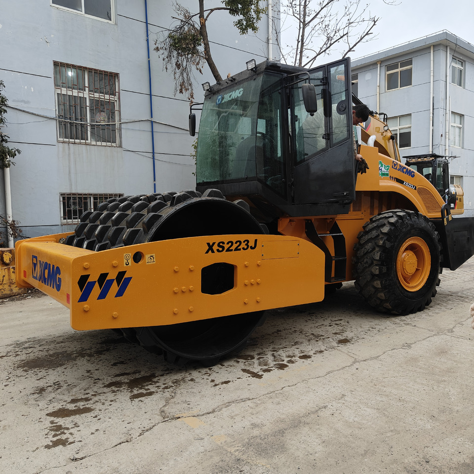 XCMG XS223J road roller - Compactor: picture 2 XCMG XS223J road roller - Compactor: picture 2