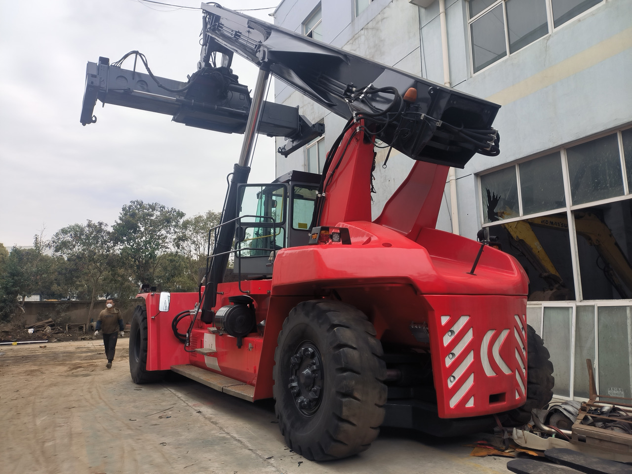 Kalmar DRF450 Used Reach stacker/Container forklift - Reach stacker: picture 1 Kalmar DRF450 Used Reach stacker/Container forklift - Reach stacker: picture 1