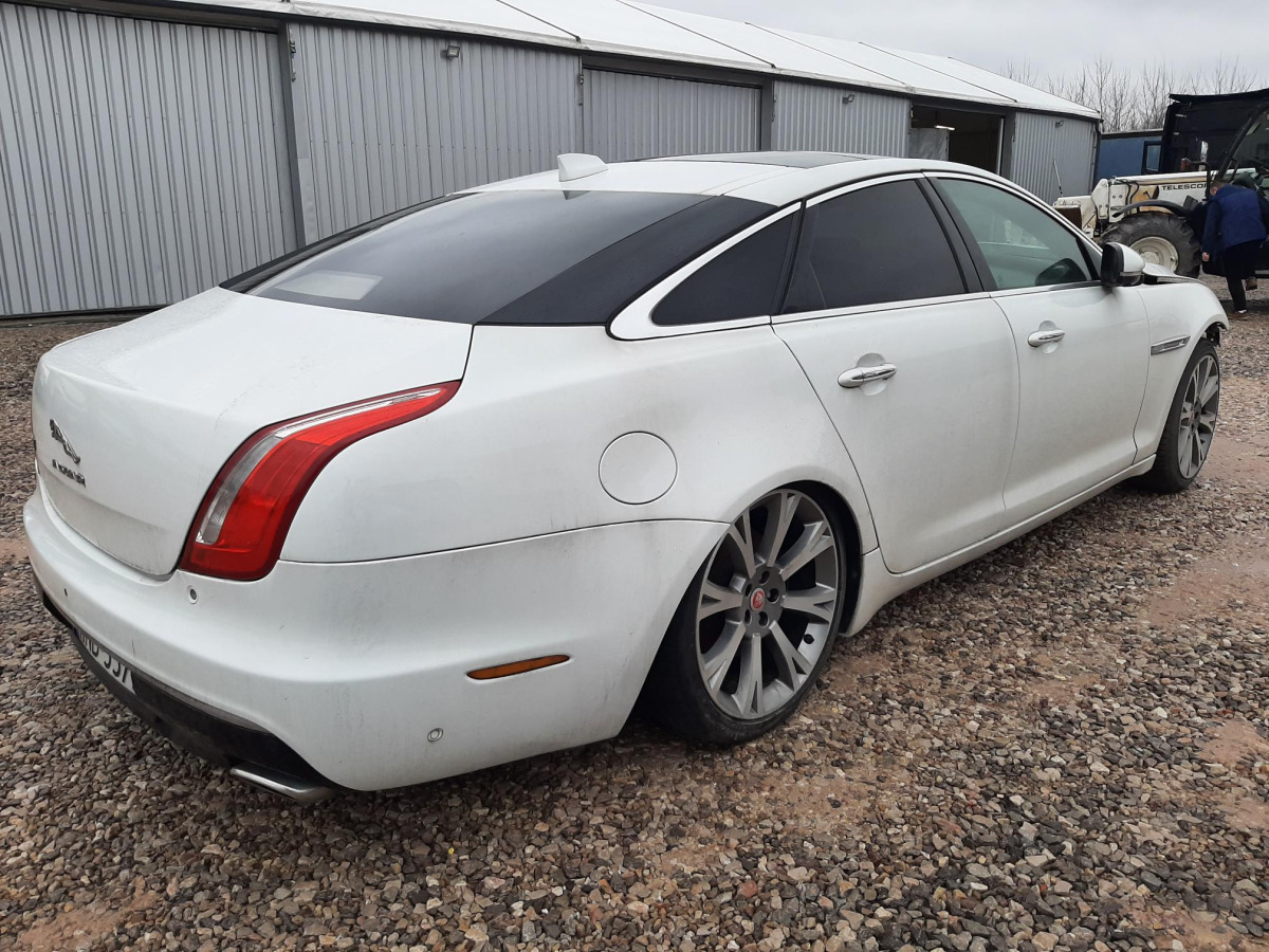 JAGUAR XJ SEDAN - Car: picture 4 JAGUAR XJ SEDAN - Car: picture 4
