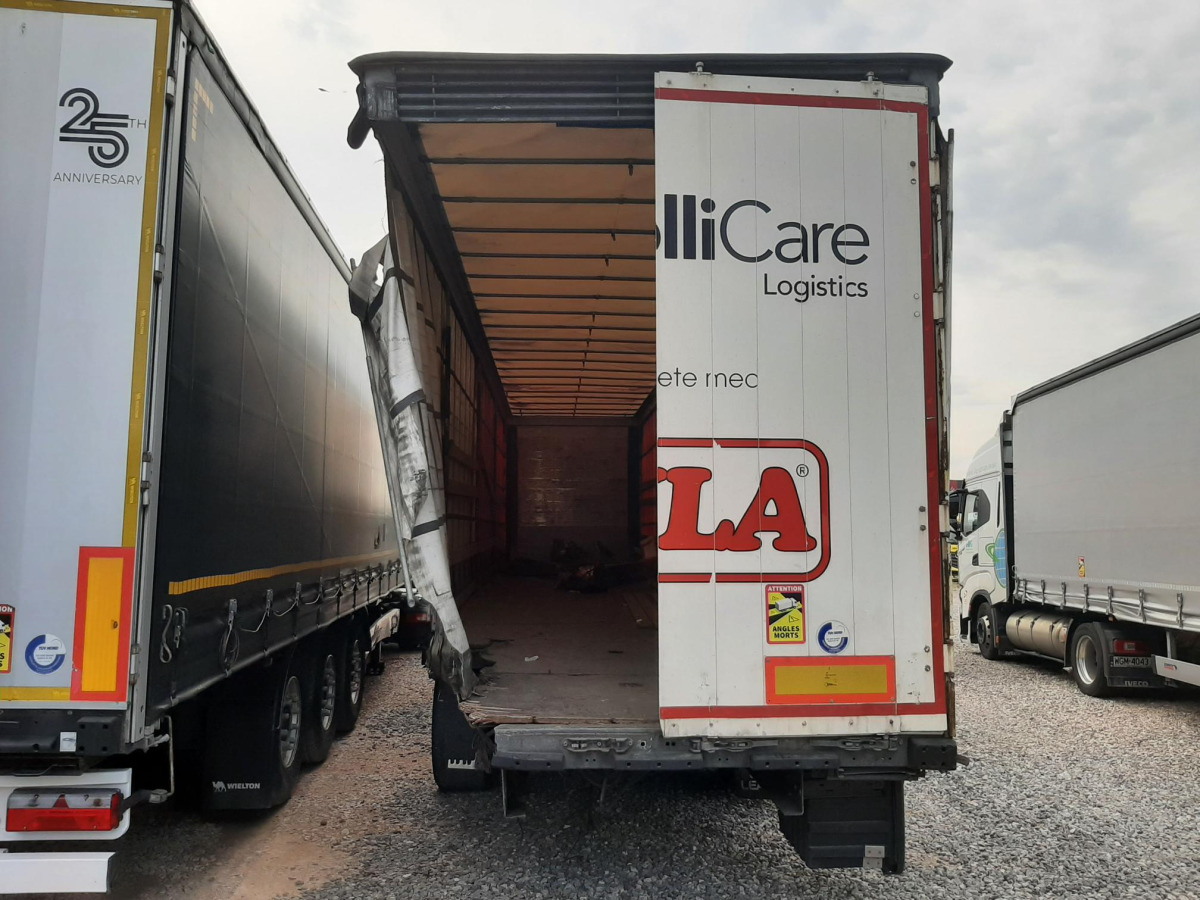 SCHMITZ SCS 24 FIRANA - Curtainsider trailer: picture 4 SCHMITZ SCS 24 FIRANA - Curtainsider trailer: picture 4