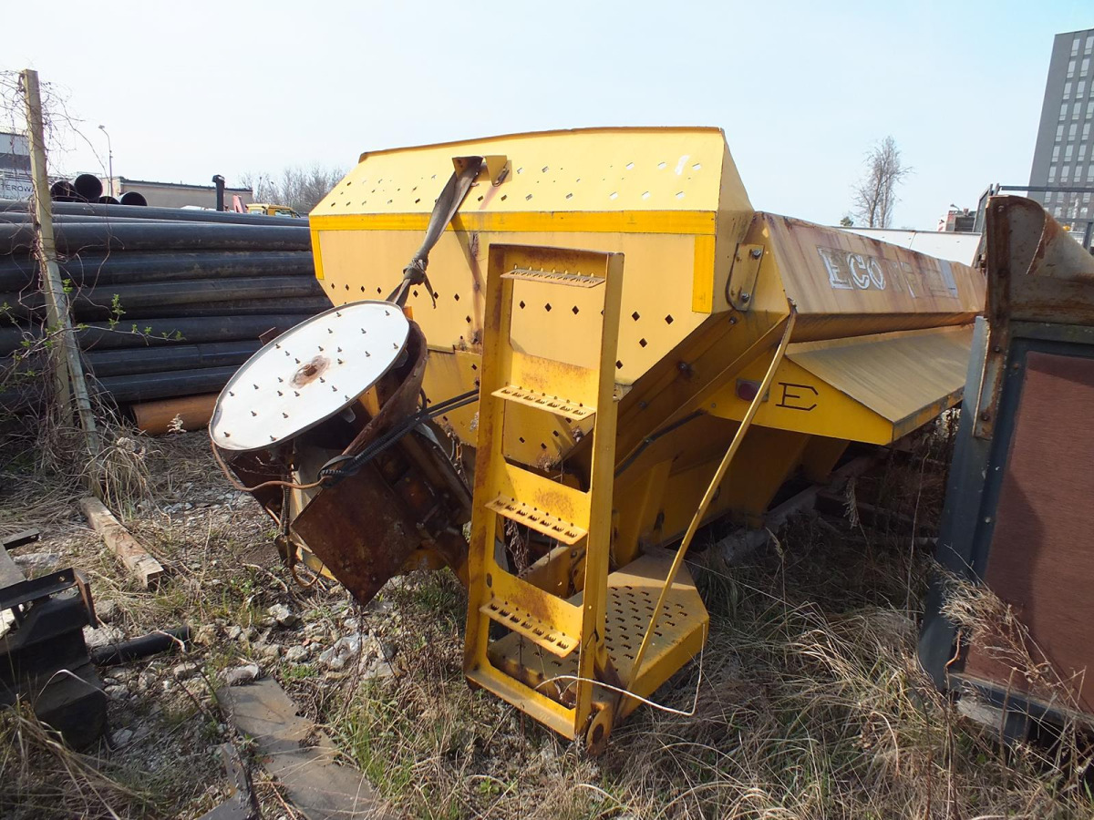 Zabudowa piaskarki ECON CMZCMCB - 2004 - 5m3 - Hydromotor - Sand/ Salt spreader: picture 2 Zabudowa piaskarki ECON CMZCMCB - 2004 - 5m3 - Hydromotor - Sand/ Salt spreader: picture 2