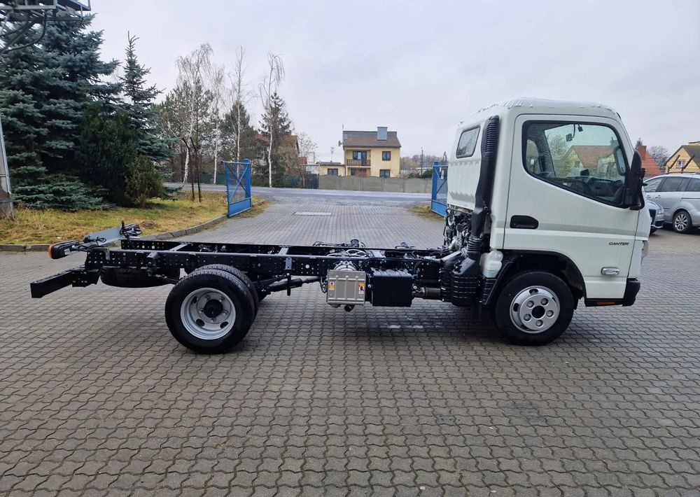 FUSO Canter 6S15 podwozie - Cab chassis truck: picture 3 FUSO Canter 6S15 podwozie - Cab chassis truck: picture 3