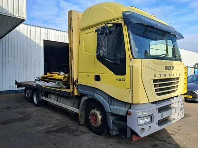 Iveco Stralis 430 , 6x2 , Manual Gearbox , Euro 3 - Curtain side truck: picture 4 Iveco Stralis 430 , 6x2 , Manual Gearbox , Euro 3 - Curtain side truck: picture 4