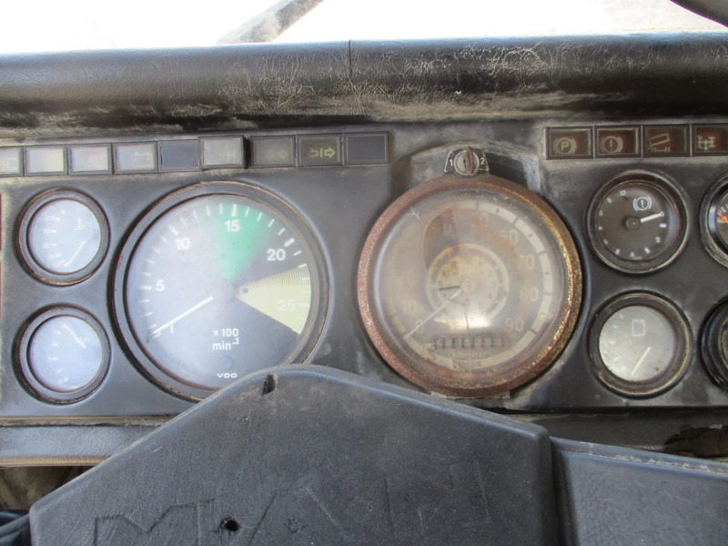 Cab chassis truck MAN 26.280 , 6x4 , ZF Manual , Spring suspension: picture 9