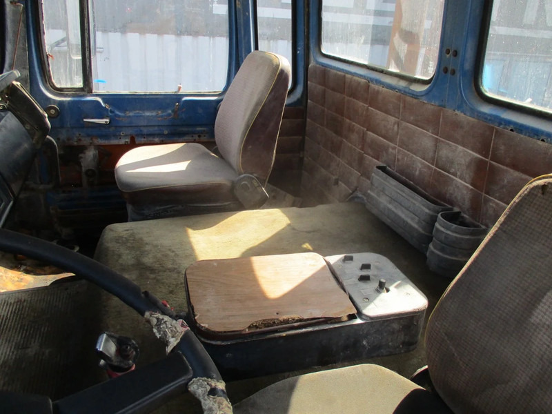 Cab chassis truck MAN 26.280 , 6x4 , ZF Manual , Spring suspension: picture 11