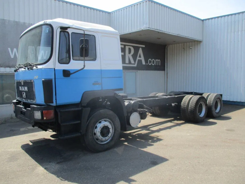 MAN 26.402 25.402 , ZF manual , 6x4 , Sping suspension - Cab chassis truck: picture 1 MAN 26.402 25.402 , ZF manual , 6x4 , Sping suspension - Cab chassis truck: picture 1