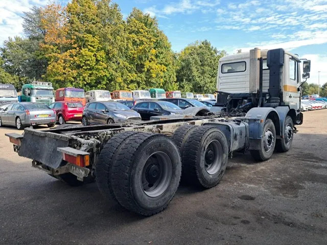 MAN F2000 35-364 / FE 360 A , 8x4 , Spring Suspension , ZF Manual , Airco - Cab chassis truck: picture 3 MAN F2000 35-364 / FE 360 A , 8x4 , Spring Suspension , ZF Manual , Airco - Cab chassis truck: picture 3