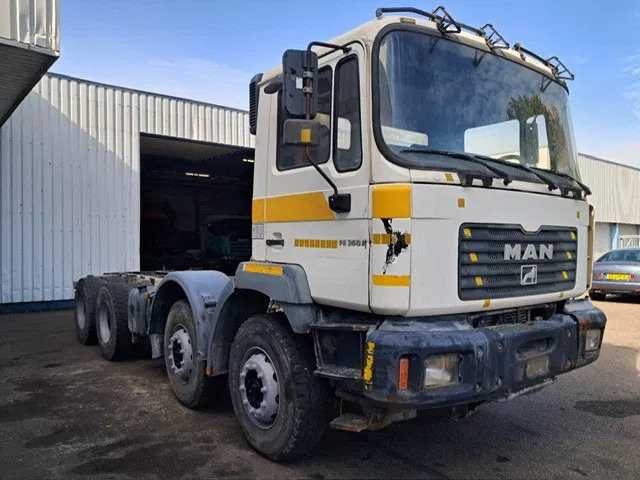 MAN F2000 35-364 / FE 360 A , 8x4 , Spring Suspension , ZF Manual , Airco - Cab chassis truck: picture 4 MAN F2000 35-364 / FE 360 A , 8x4 , Spring Suspension , ZF Manual , Airco - Cab chassis truck: picture 4