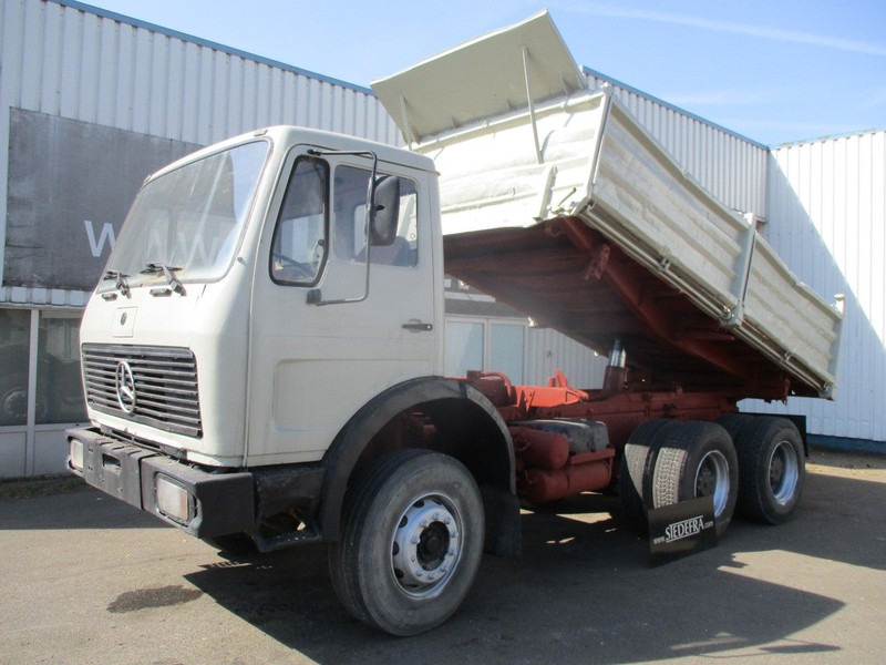 Mercedes-Benz 2633, V8 , ZF Manual , 6x4 , 3 Way tipper , Spring suspension - Tipper: picture 1 Mercedes-Benz 2633, V8 , ZF Manual , 6x4 , 3 Way tipper , Spring suspension - Tipper: picture 1