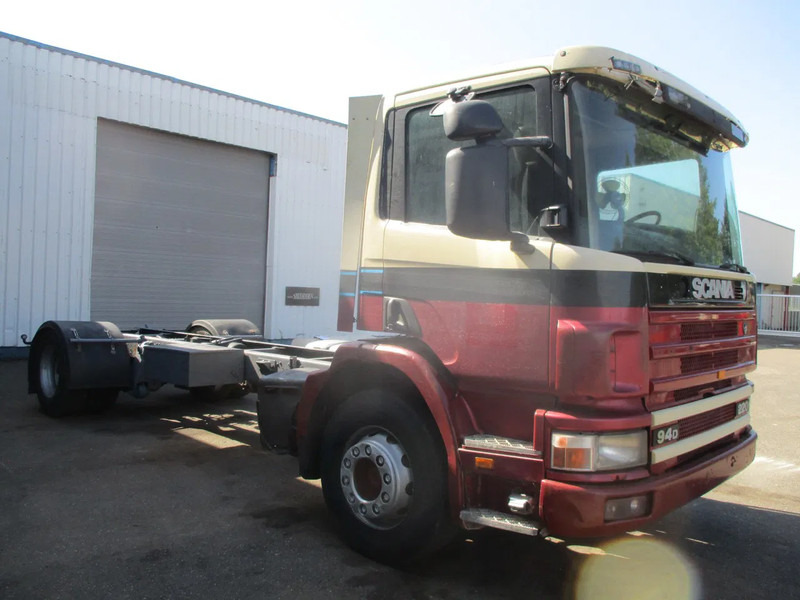 Scania 94D 220 , Manual Gearbox and Feulpump - Cab chassis truck: picture 4 Scania 94D 220 , Manual Gearbox and Feulpump - Cab chassis truck: picture 4