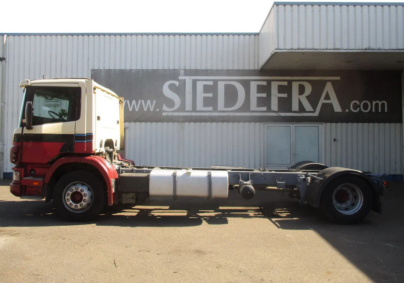 Scania 94D 220 , Manual Gearbox and Feulpump - Cab chassis truck: picture 2 Scania 94D 220 , Manual Gearbox and Feulpump - Cab chassis truck: picture 2