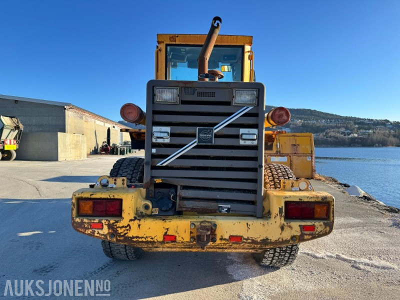 1999 Volvo L70 C Hjullaster - Spakstyring - Sentralsmøring - Tilleggshydraulikk - 2 skuffer - Pallegafler - Gått 8742 timer - Wheel loader: picture 5 1999 Volvo L70 C Hjullaster - Spakstyring - Sentralsmøring - Tilleggshydraulikk - 2 skuffer - Pallegafler - Gått 8742 timer - Wheel loader: picture 5