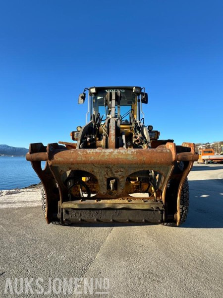 1999 Volvo L70 C Hjullaster - Spakstyring - Sentralsmøring - Tilleggshydraulikk - 2 skuffer - Pallegafler - Gått 8742 timer - Wheel loader: picture 2 1999 Volvo L70 C Hjullaster - Spakstyring - Sentralsmøring - Tilleggshydraulikk - 2 skuffer - Pallegafler - Gått 8742 timer - Wheel loader: picture 2