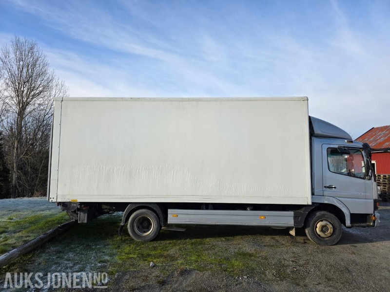 2001 Mercedes-Benz 817L/42 ATEGO SKAPBIL 36m³ MED LASTELEM - Box truck: picture 4 2001 Mercedes-Benz 817L/42 ATEGO SKAPBIL 36m³ MED LASTELEM - Box truck: picture 4