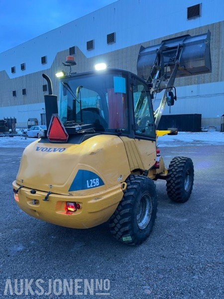 2007 Volvo L 25B Hjullaster - Ny volvo Skuff - Nye dekk - 3916 Timer - Wheel loader: picture 2 2007 Volvo L 25B Hjullaster - Ny volvo Skuff - Nye dekk - 3916 Timer - Wheel loader: picture 2