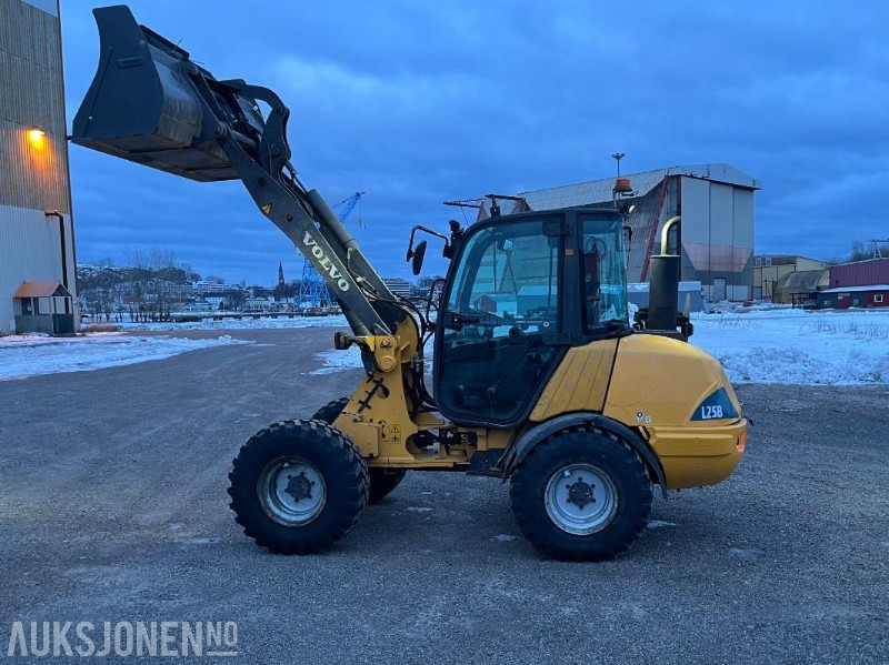 2007 Volvo L 25B Hjullaster - Ny volvo Skuff - Nye dekk - 3916 Timer - Wheel loader: picture 1 2007 Volvo L 25B Hjullaster - Ny volvo Skuff - Nye dekk - 3916 Timer - Wheel loader: picture 1