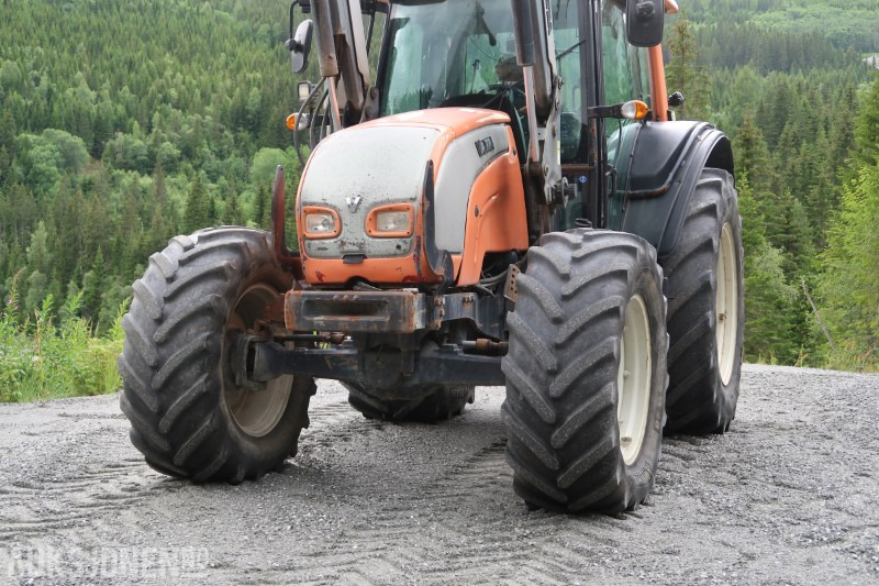 2008 Valtra N141 Twintrac traktor / 9121 timer - Farm tractor: picture 3 2008 Valtra N141 Twintrac traktor / 9121 timer - Farm tractor: picture 3