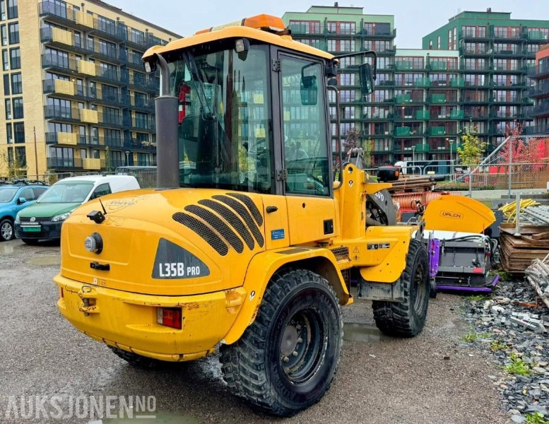 2010 Volvo L35B PRO HJULLASTER - 2711 TIMER, RYGGEKAMERA, DIFF.SPERRER, SKUFFE, HYDR. PALLEGAFLER, HURTIGKOBLING, TP-LINKAGE - Wheel loader: picture 4 2010 Volvo L35B PRO HJULLASTER - 2711 TIMER, RYGGEKAMERA, DIFF.SPERRER, SKUFFE, HYDR. PALLEGAFLER, HURTIGKOBLING, TP-LINKAGE - Wheel loader: picture 4