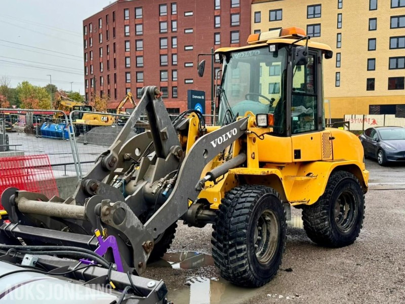 2010 Volvo L35B PRO HJULLASTER - 2711 TIMER, RYGGEKAMERA, DIFF.SPERRER, SKUFFE, HYDR. PALLEGAFLER, HURTIGKOBLING, TP-LINKAGE - Wheel loader: picture 1 2010 Volvo L35B PRO HJULLASTER - 2711 TIMER, RYGGEKAMERA, DIFF.SPERRER, SKUFFE, HYDR. PALLEGAFLER, HURTIGKOBLING, TP-LINKAGE - Wheel loader: picture 1