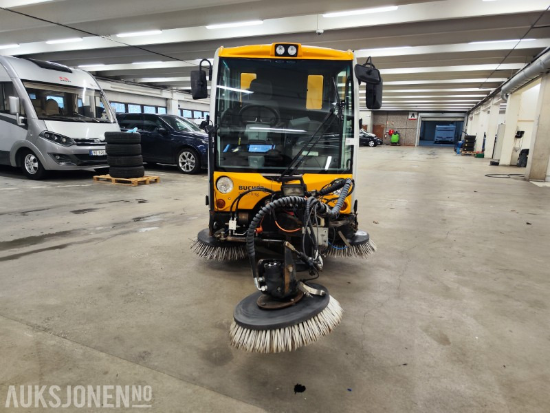 2011 Bucher CityCat 2020CC – Profesjonell kompakt feiemaskin | 2011-modell | 4 499 t - Construction equipment: picture 4 2011 Bucher CityCat 2020CC – Profesjonell kompakt feiemaskin | 2011-modell | 4 499 t - Construction equipment: picture 4