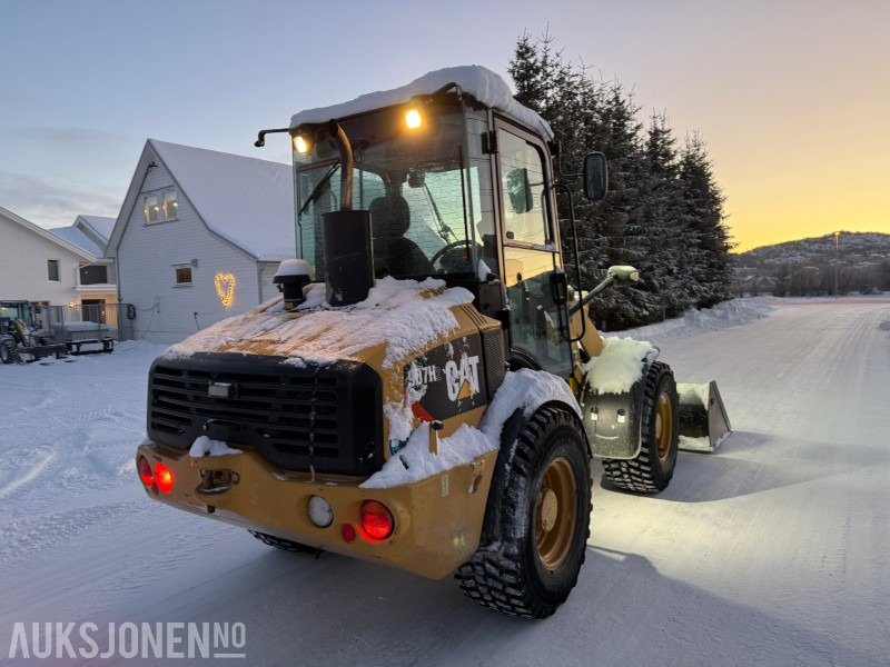 2012 Cat 907H2 - Planeringsskuffe - Pallegaffler - 3646T - Wheel loader: picture 4 2012 Cat 907H2 - Planeringsskuffe - Pallegaffler - 3646T - Wheel loader: picture 4