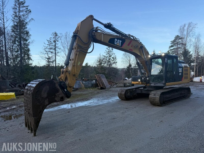 2013 Cat 323 BELTEGRAVER SERVICEHISTORIKK 2 SKUFFER SENTRALSMØRING KUN 2 EIERE. - Excavator: picture 1 2013 Cat 323 BELTEGRAVER SERVICEHISTORIKK 2 SKUFFER SENTRALSMØRING KUN 2 EIERE. - Excavator: picture 1