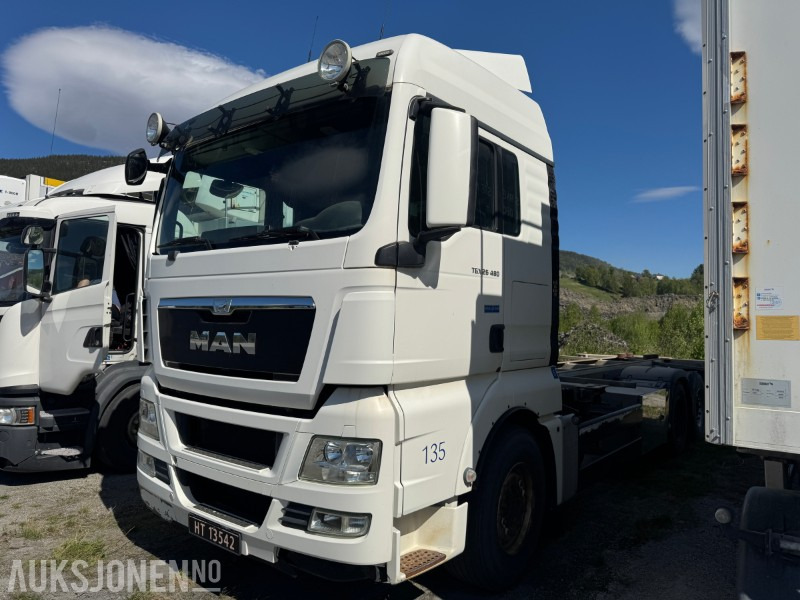 Container transporter/ Swap body truck 2013 MAN TGX 26.480 chassis med containerfester: picture 1
