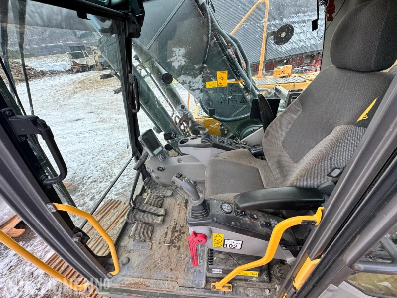 Excavator 2013 Volvo EC220DL - Nytt understell - Sentralsmøring - Bunkringspumpe - Tilleggshydraulikk - 2 skuffer - Indexator rototilt: picture 26