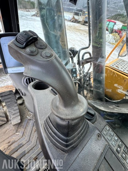 Excavator 2013 Volvo EC220DL - Nytt understell - Sentralsmøring - Bunkringspumpe - Tilleggshydraulikk - 2 skuffer - Indexator rototilt: picture 33